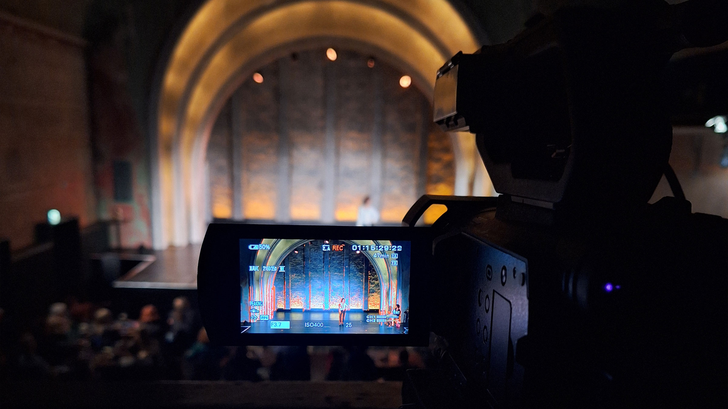 What is love? – Theater Delphi Totale